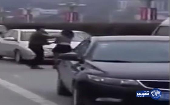 بالفيديو:فتاة صينية ألقت بنفسها في النهر لتعاقب حبيبها