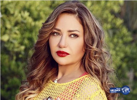 الفنانة ليلى علوي تتعرض لأزمة صحية