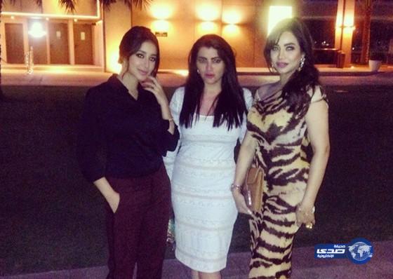 اسيل عمران بـ لوك جديد تنافس شقيقتها في الجمال والأناقة