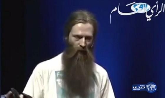 بالفيديو: عالم بريطاني يطور أبحاث تُطيل عمر الإنسان لـ 5 آلاف سنة