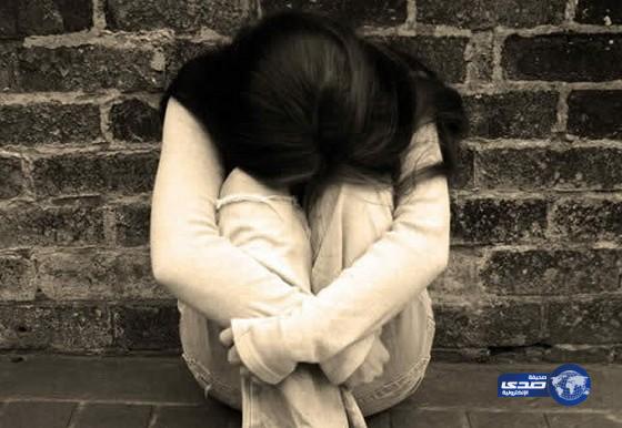 آسيوي يشوه وجه عارضة ازياء صارخة الجمال رفضت الزواج به