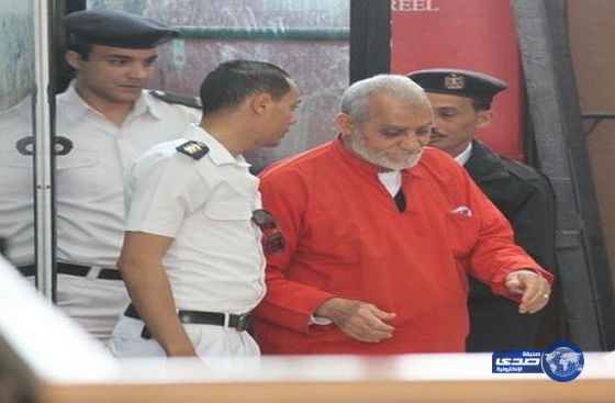 مرشد الإخوان في مصر يظهر للمرة الأولى مرتديا بدلة الإعدام الحمراء