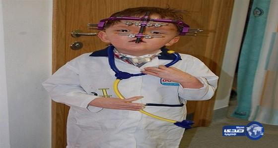 طفل يخضع لـ 50 عملية جراحية ليحصل على وجه طبيعي