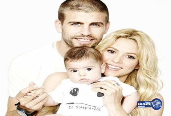 شاكيرا تخطف الأنظار مع جيرارد بيكيه وابنهما في المدرجات