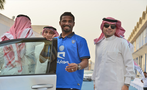 فولكس واجن السعودية شريك النادي تسلم لاعبي الهلال سيارات GTI