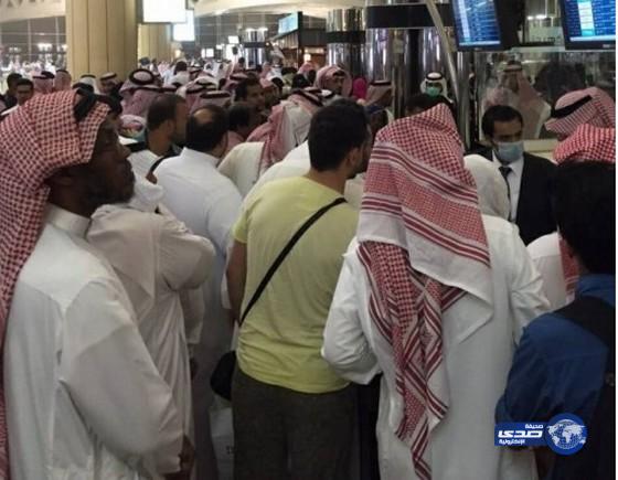 العاصفة الرملية تكدس المسافرين في مطار الرياض