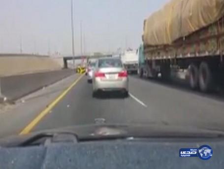 بالفيديو:ضبط 6 أشخاص يصورون نقاط التفتيش ورجال الأمن على الطرق السريعة بمكة
