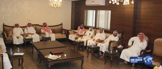 “القرزعي” يعقد لقاءاً بمديري المدارس الثانوية بعنيزة‎
