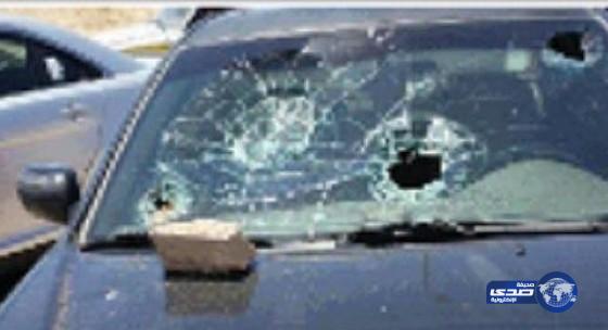 القبض على شباب قاموا بتهشيم زجاج سيارة معلم بتبوك