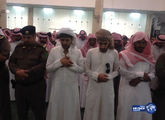 منسوبي السجون يشيعون العريف حيان الوادعي الى مثواه الاخير (صور)