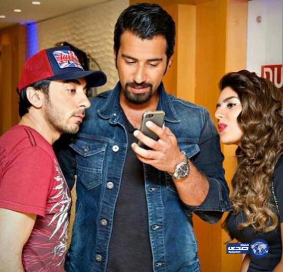 وش قاعد توريهم..