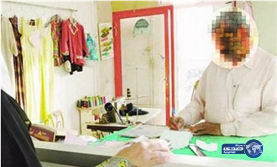 امراة كاشفة الوجه عند الخياط تتسبب في احراج ولدها أمام أصدقائه