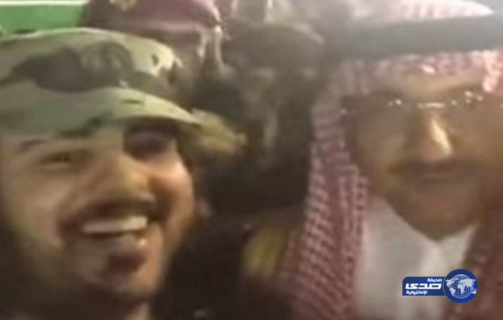 فيديو:جندي في الطوارئ الخاصة يلتقط “سيلفي” مع محمد بن نايف