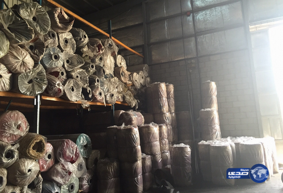 الدفاع المدني يغلق 25مستودعاً للسجاد بجدة