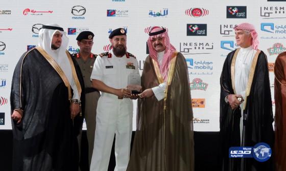 الأمير مشعل بن ماجد يكرم القوات البحرية الملكية لمشاركتها في ماراثون جدة