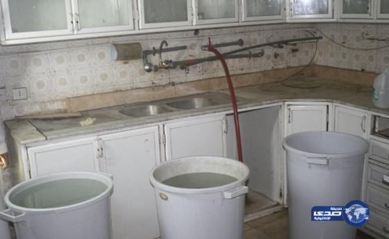 بالصور : شرطة القصيم تطيح بوافدين متورطين بتصنيع المسكر