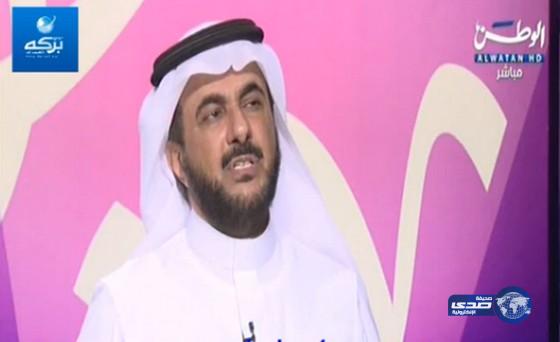 بالفيديو.. طارق الحبيب يبكي على الهواء بعد اتصالٍ من ابنه المتبرع له بكليته