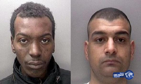 بالفيديو: تاجر مخدرات يلقي الهيروين من سيارته أثناء مطاردة الشرطة