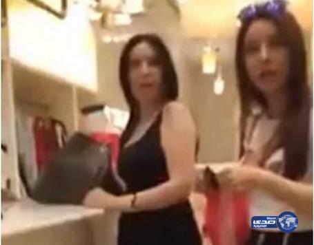 بالفيديو.. «وصلة ردح» من إماراتية لـ«عبير صبري» و«فريـال يوسف» بـ«دبي» بسبب ملابسهما