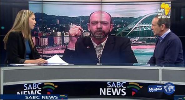 بالفيديو: ضيف يدخن الحشيش على الهواء خلال مقابلة تليفزيونية