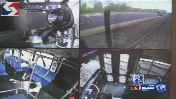 فيديو: سائقة حافلة تتسبب في حادث سير مروع