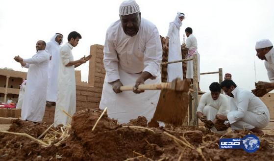 دورة تدريبية في عملية البناء بالمواد التقليدية بهيئة السياحة والآثار بحائل