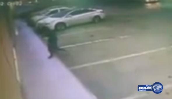 بالفيديو: كاميرات المراقبة تفضح محاولة فاشلة لسرقة صيدلية