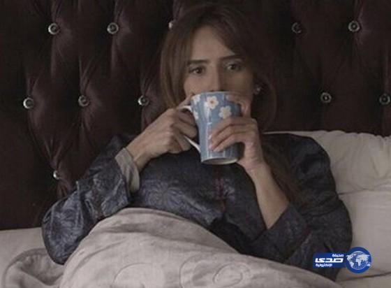 الفنانة زينة تظهر بملابس البيت.. وتتخلى عن الماكياج فور استيقاظها من النوم