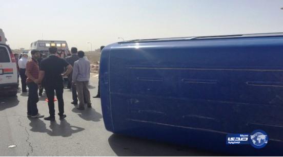 إصابة 20 وافداً في حادث مروري بالقرب من المجمعة