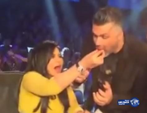 بالفيديو: أحلام تفاجئ الجميع ببطيخة على الهواء وتطعم فارس كرم بيدها