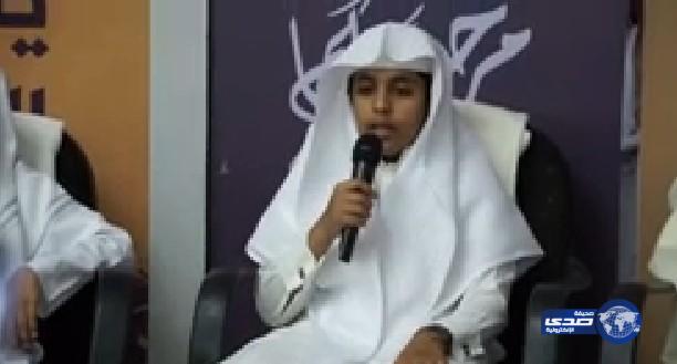 بالفيديو.. نجل إمام الحرم المكي الشيخ المعيقلي يختم القرآن الكريم في حضرة والده