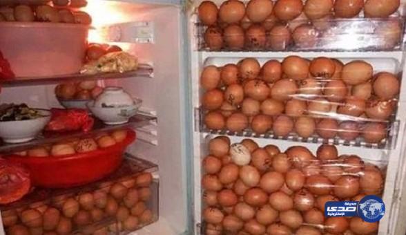 القبض على رجل يسرق ألف بيضة من مصنع ويخفيها بثلاجة منزله