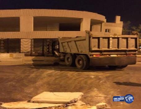 قلاب يصطدم بمبنى الإمارة في مكة