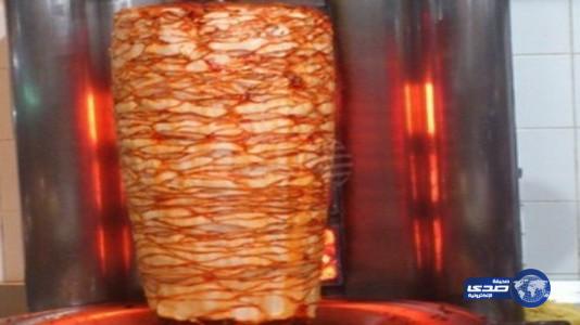 مطعم شاورما يُسمّم 34 مواطناً في ضباء