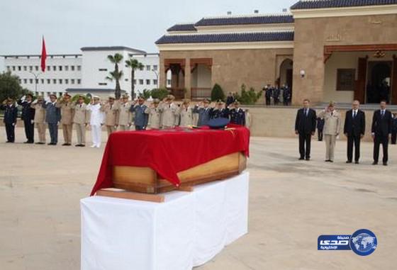 بالصور.. جنازة عسكريّة للطيار المغربي الذي تحطمت طائرته باليمن