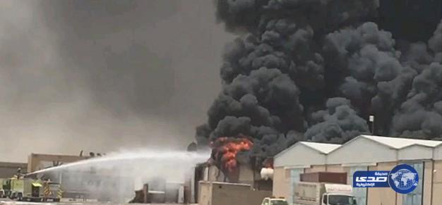 حريق في أحد مستودع إطارات بحي السلي شرق الرياض