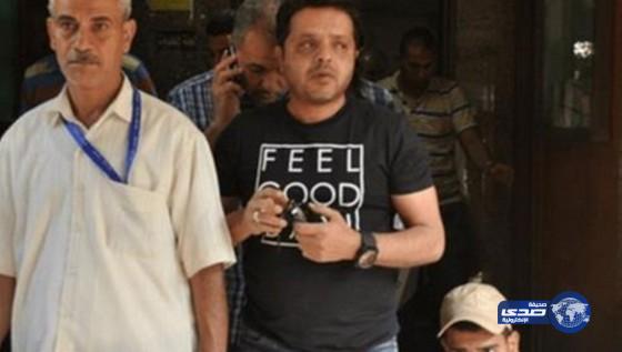 انتقادات حادّة لمحمد هنيدي في عزاء حسن مصطفى بسبب ملابسة