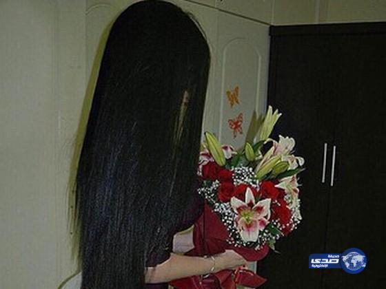 “عروسين” ينهيان حياتهما الزوجية بحفلة رومانسية تبادلا فيها الهدايا وباقات الزهور