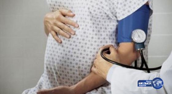 طبيب يفصل رأس جنين عن جسده أثناء الولادة