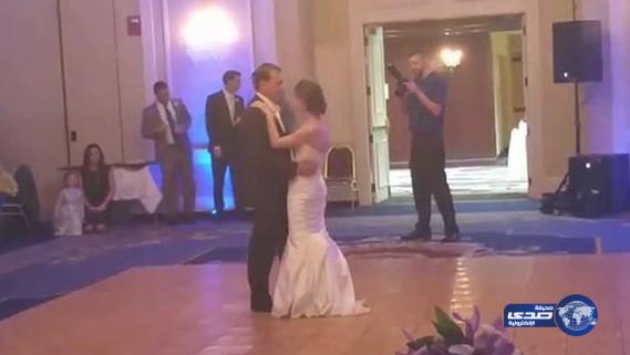 بالفيديو: أب يحول زفاف ابنته لمباراة