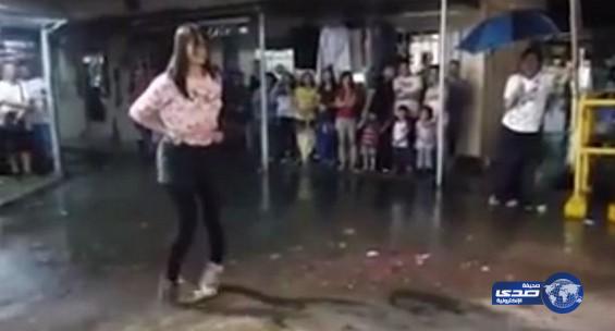 بالفيديو: فتاة تؤدي حركات قتالية على أنغام الطبول