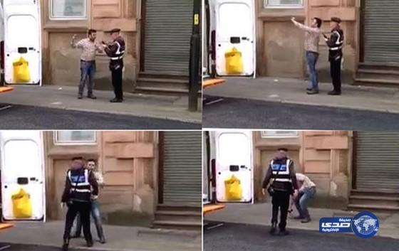 بالفيديو: مشاجرة بين شرطي مرور وسائق بسبب سيلفي