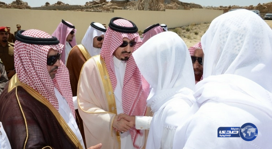 أمير عسير يقدم تعازي القيادة لذوي الشهيد القحطاني