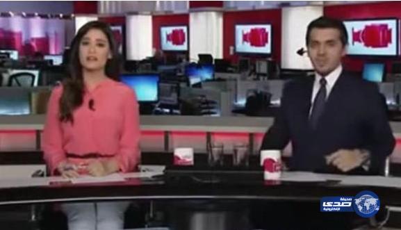 بالفيديو: حركة غريبة من مذيعة mbc على الهواء