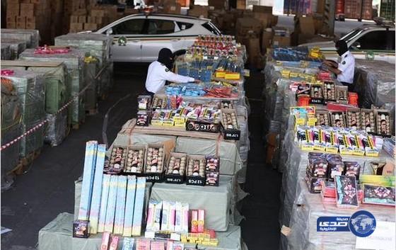 إحباط تهريب 4123 كرتوناً من «الألعاب النارية»