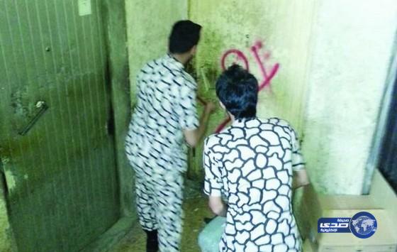 مداهمة 12 منزلاً لتخزين التنبل والأغذية المجهولة