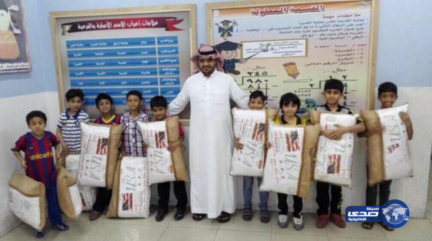 إهداء معلم لطلابه مخدات نوم احتفالاً بانتهاء العام الدراسي تثير الجدل على مواقع التواصل‎