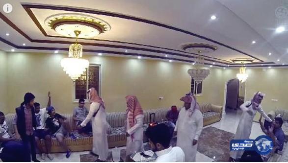 بالفيديو: شاب تطيح به الهيئة في حفل ماجن.. فيكتشف أنه مقلب كوميدي!