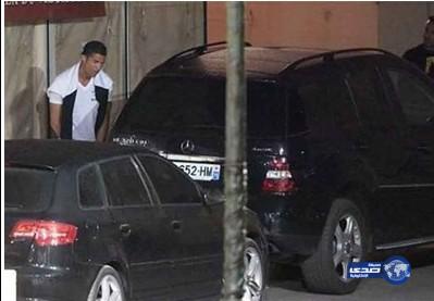 بالصور.. القبض على كريستيانو رونالدو متلبسا بالتبول في شوارع باريس!