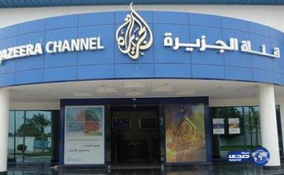 محاولة عاملة بقناة الجزيرة الدخول إلى القناة بملابس داخلية